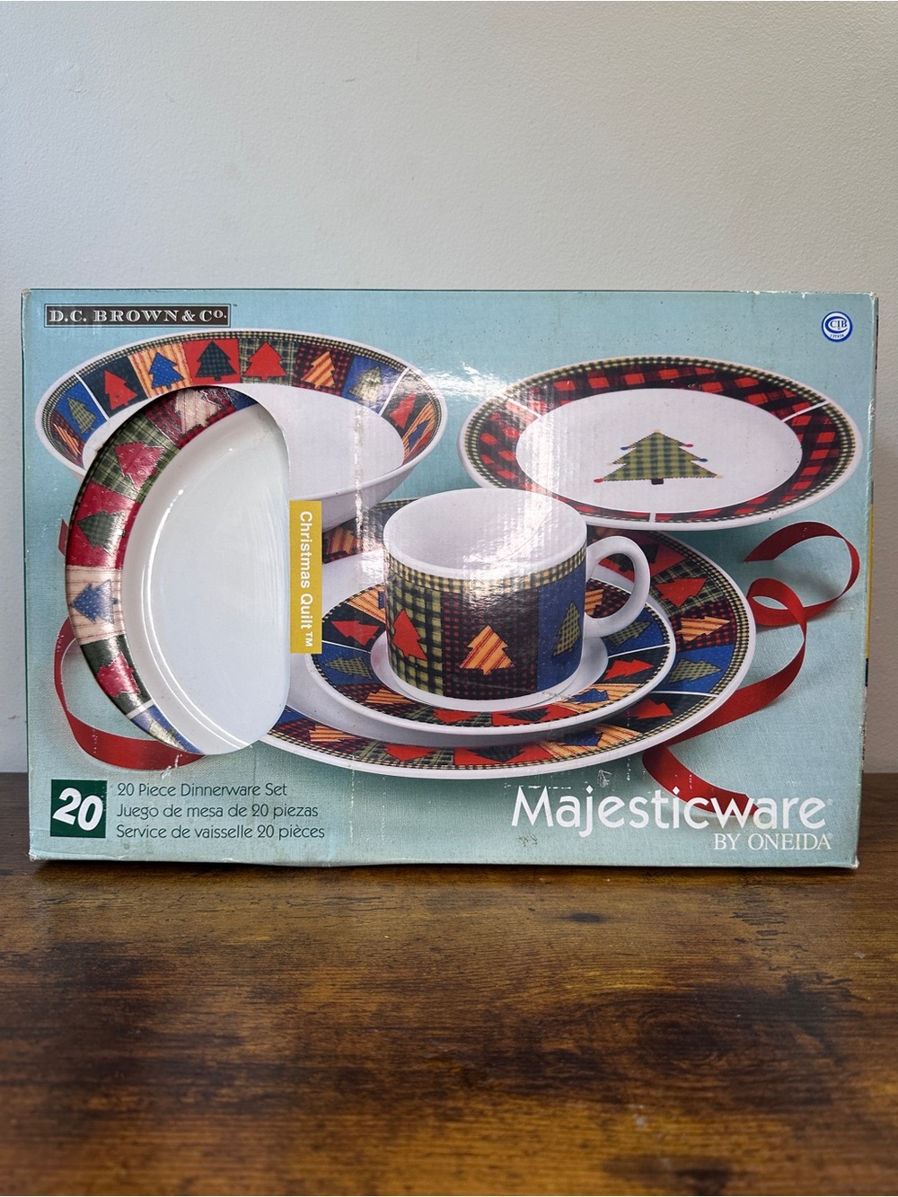 Majesticware‎ by Oneida 20-Piece Dinnerware Set - Christmas Plaid Tree Pattern